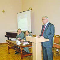 Воспитывать надо и родителей, и бабушек, и дедушек...