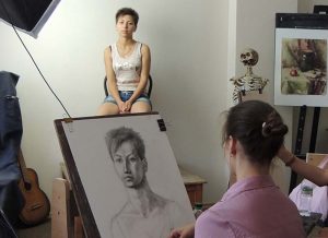 Классические традиции здесь сочетаются с новыми подходами, теория – с практикой, история – с современностью.